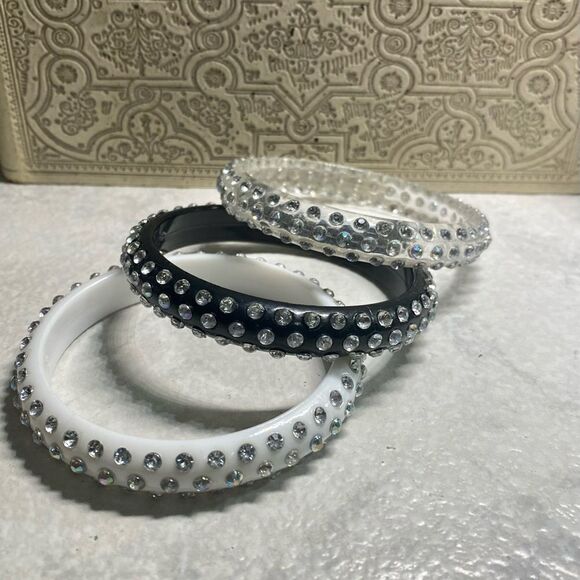 VINTAGE rhinestone studded acrylic bracelet (3) - Picture 3 of 3